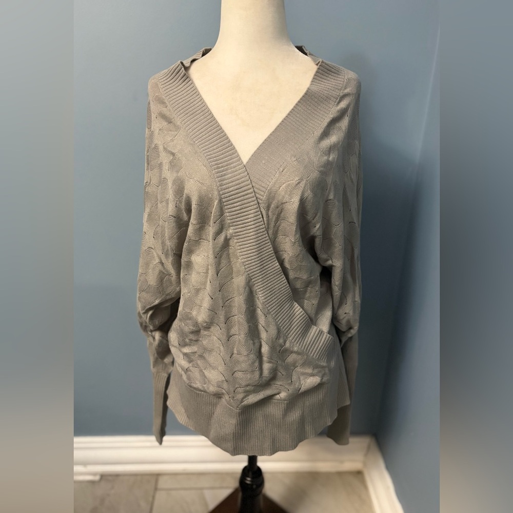 Bellini Light Gray V-Neck Sweater